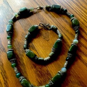 Gorgeous deep green silver necklace & bracelet set